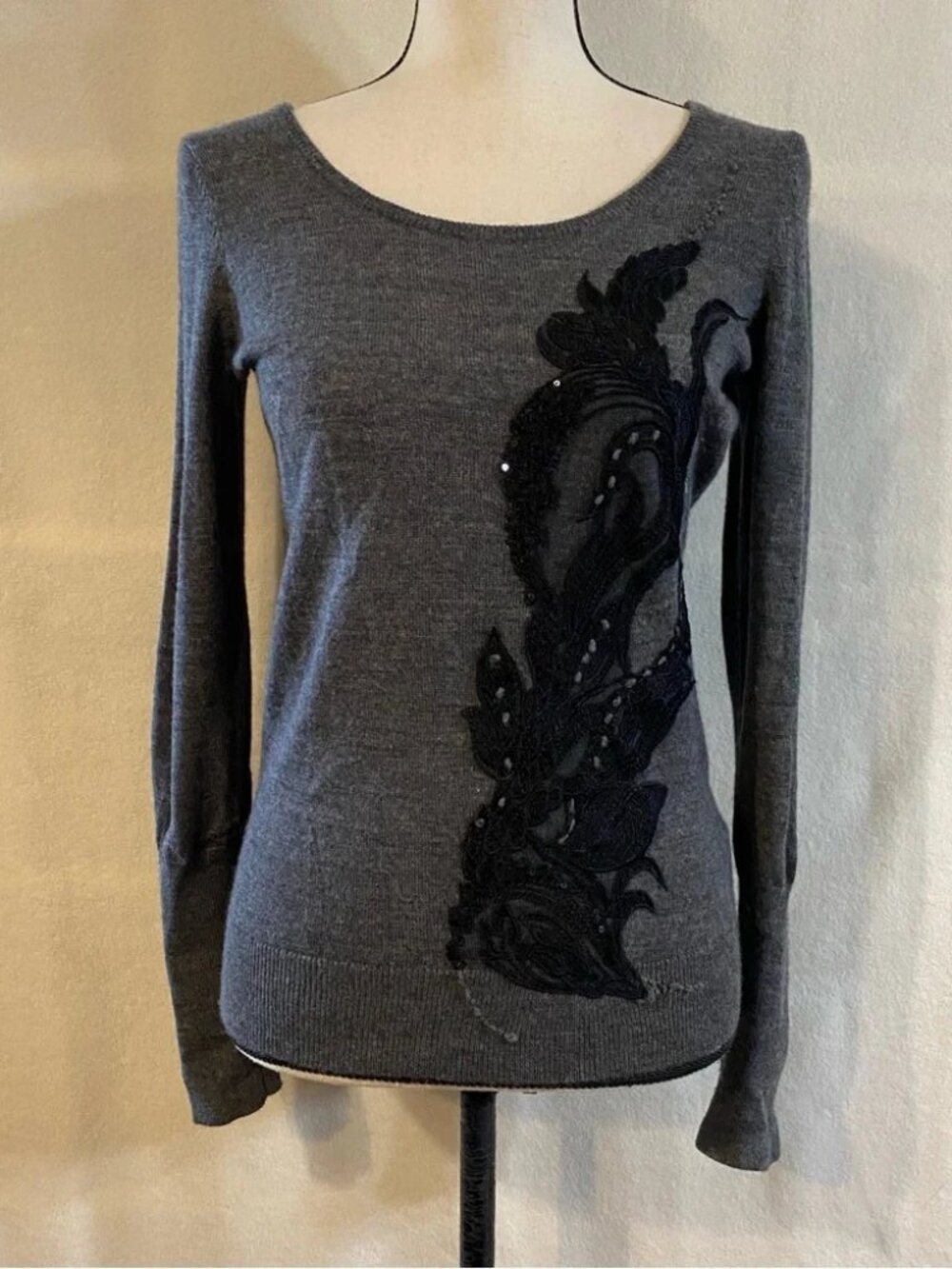 Angel of the North Anthropologie Torie grey knit lace applique tie back sweater